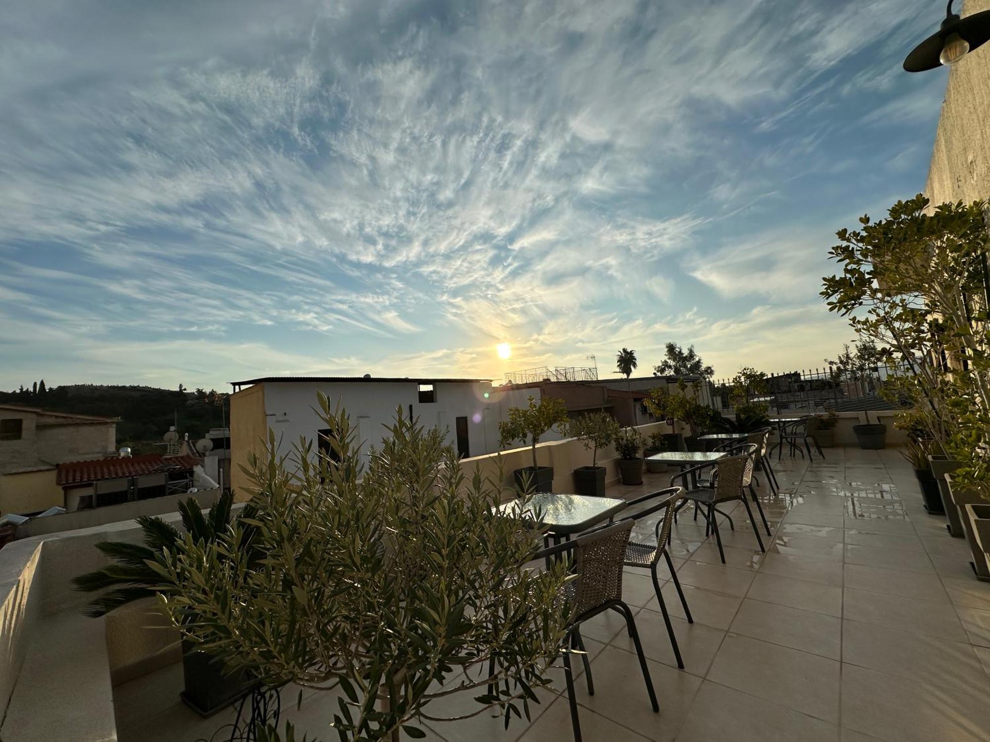 Theasis Athens Acomodação com café da manhã Exterior foto